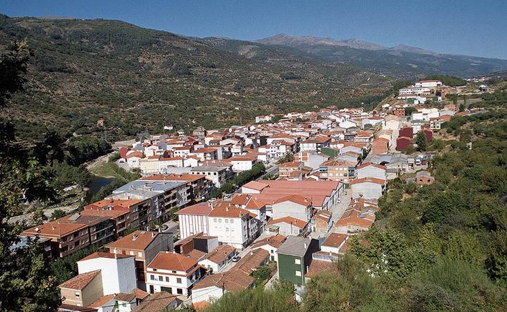 La falta de oportunidades ha provocado que la región se haya despoblado (en imagen, Navaconcejo, Cáceres)