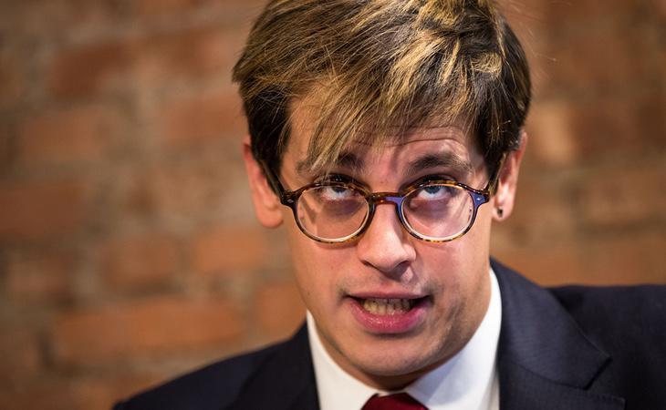 Milos Yiannopoulos era un líder de la ultraderecha homófobo y racista. Se ha terminado casando con un hombre negro. No es broma