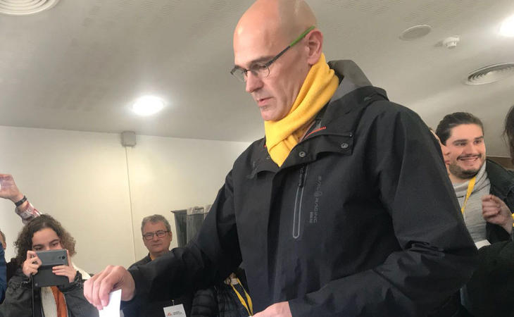 El exconseller Raül Romeva, candidato de ERC, ha votado ya en su colegio electoral