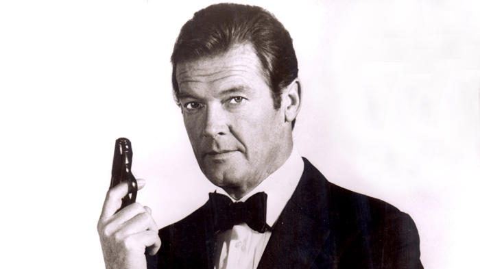 Roger Moore (James Bond) (14 octubre 1927 - 23 mayo 2017) (89 años)