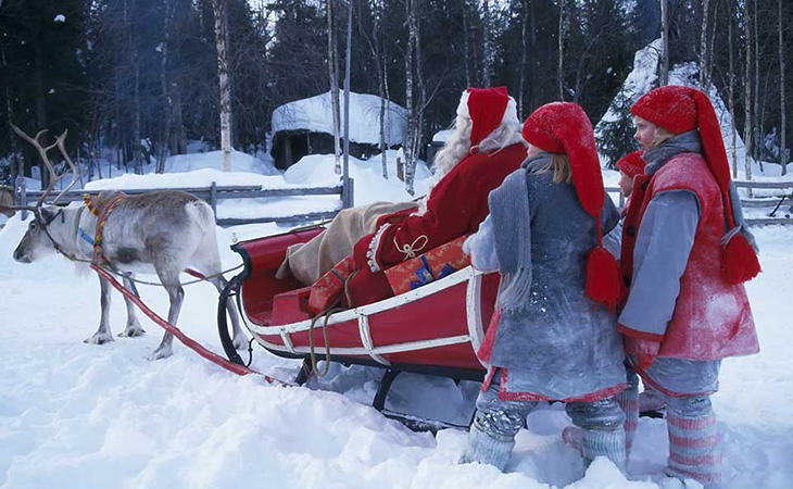 La visita de Papá Noel casa por casa es una tradición en Finlandia