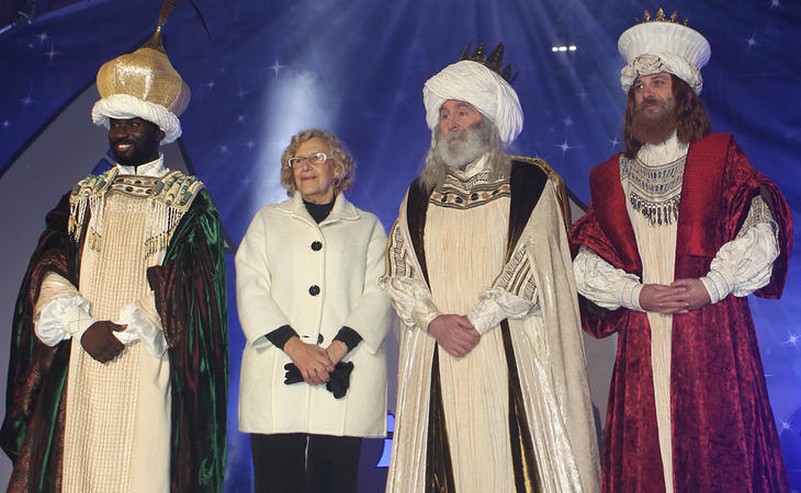 Manuela junto a los Reyes Magos en la cabalgata de 2017