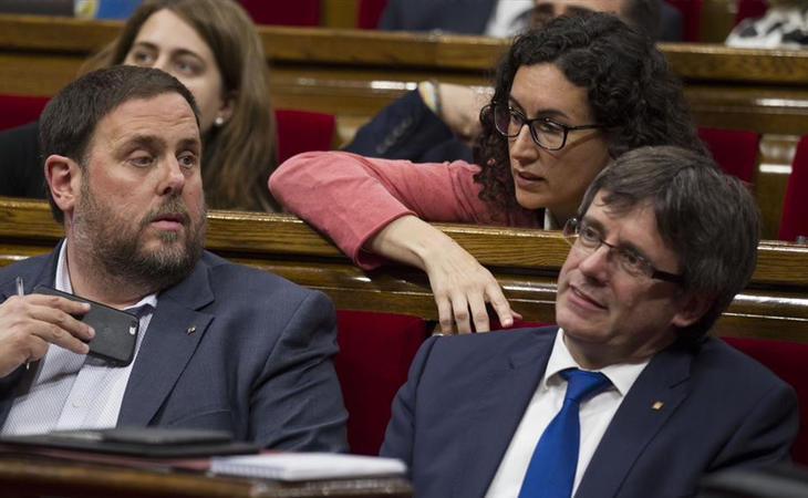 Oriol Junqueras, Marta Rovira y Carles Puigdemont en el Parlament