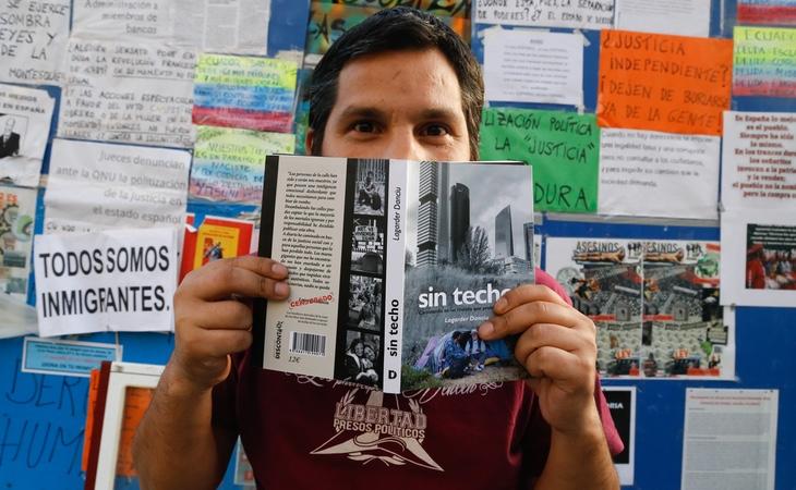 Lagarder presenta 'Sin Techo', un libro en el que pone de relieve los problemas de las personas sin hogar | Foto: Lito Lizana