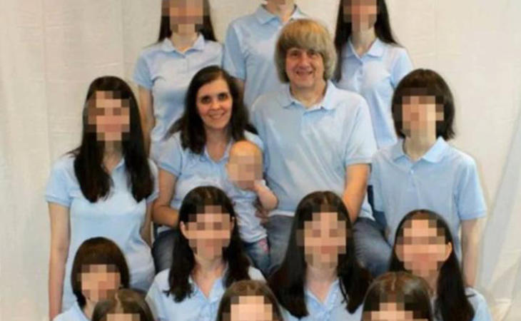 El matrimonio Turpin junto a sus 13 hijos