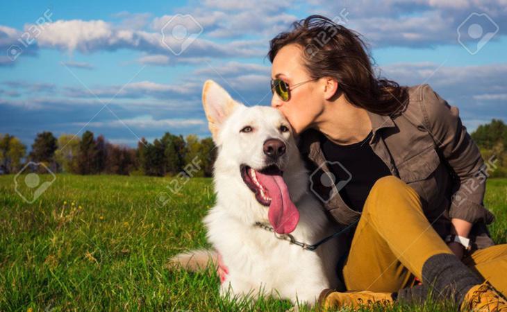 Las mujeres pueden relacionar los ladridos de los perros con el contexto emocional de estos