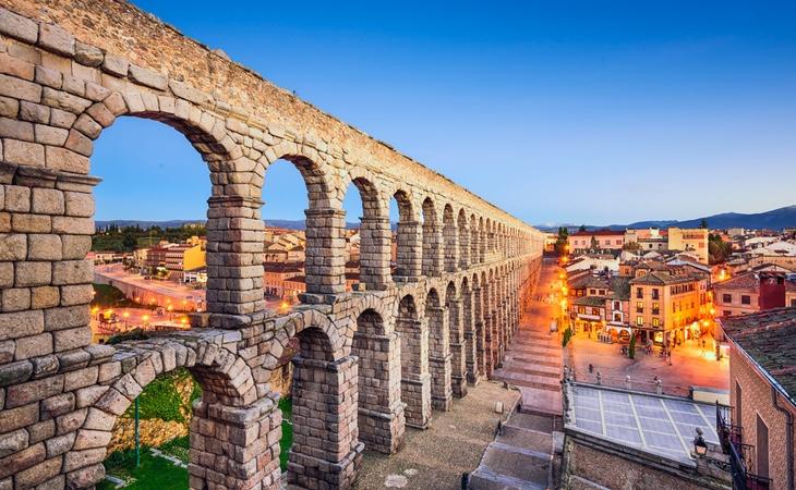 Segovia no es solo su famoso acueducto, también es su arquitectura románica y su muralla