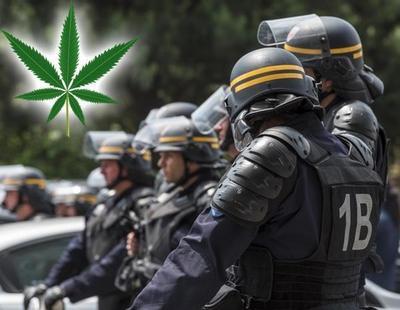 Detenidos dos policías de Canadá por consumir toda la marihuana intervenida en un registro