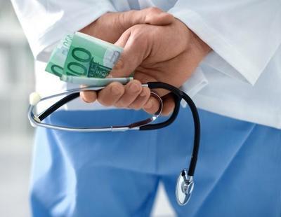 Un médico del Hospital de Alicante ganó 7 millones desviando pacientes graves a su consulta