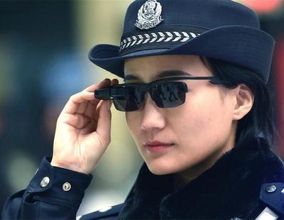 La policía china utiliza gafas para detectar sospechosos o conocer su historial de internet