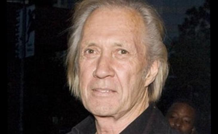 Se supone que David Carradine  murió axfisiado mientras se masturbaba