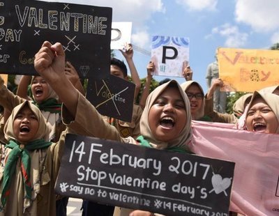 Pakistán declara ilegal y prohíbe la celebración de San Valentín