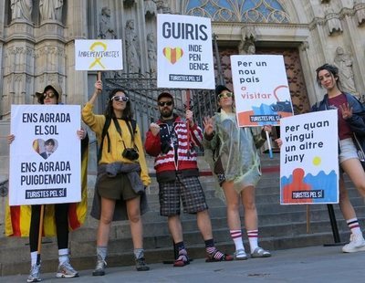 Guiris se manifestan por la independencia de Cataluña "para tener un nuevo país que visitar"