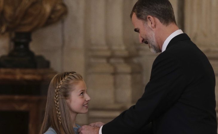 Felipe VI le entraga el Toisón de Oro a la Princesa Letizia /Fuente Bekia.es