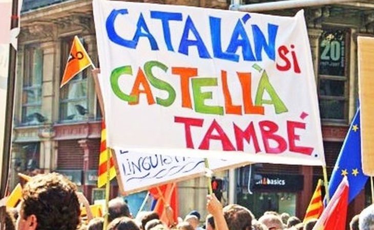 Manifestación a favor de la pluralidad lingüística en la enseñanza catalana