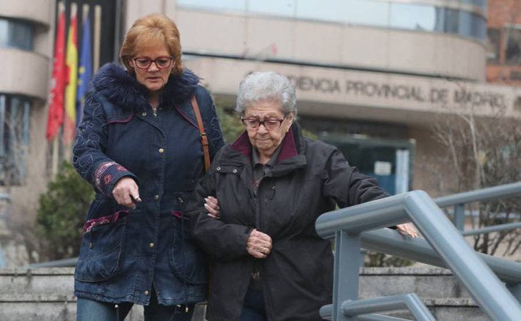 María Luisa junto a su hija el pasado viernes