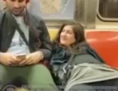 Una mujer se masturba en pleno metro de Nueva York y pide ayuda a un viajero