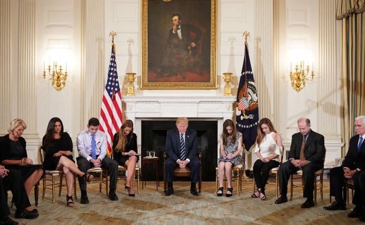 Donald Trump escuchó las propuestas de familiares, amigos y víctimas de las matanzas en los colegios