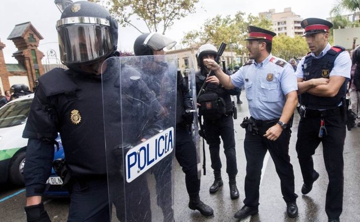 Los enfrentamientos entre los Mossos y la Policía Nacional fueron constantes durante el 1 de octubre