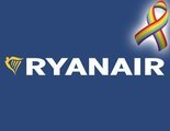 Ryanair expulsa a una pareja gay en Barajas: "Dos maricones no entran en mi avión"
