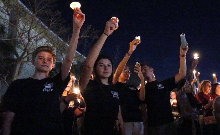 Los supervivientes del tiroteo de Florida han salido a protestar sobre la falta de regulación de armas