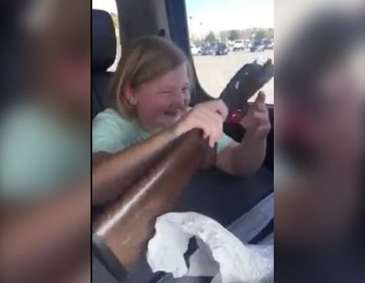 Unos padres regalan a su hija de 10 años una escopeta en EEUU y cunde la indignación