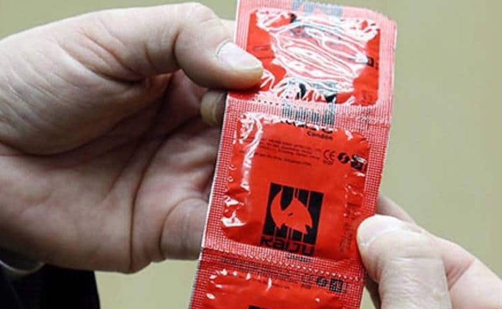 Los condones son demasiado pequeños para el promedio de tamaño de los hombres en Zimbabue