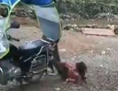 Golpea a su hija y la arrastra en moto por el suelo porque no quería ir al colegio