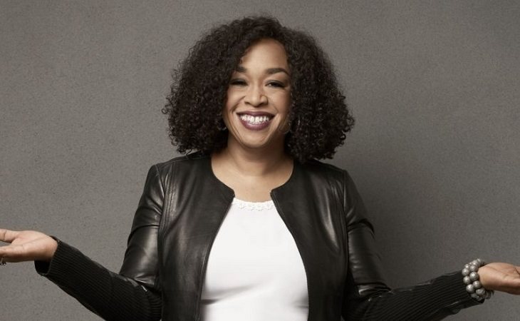 Shonda Rimes es una de las mujeres más importantes de la televisión estadounidense