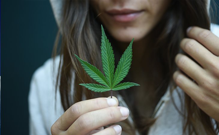 Solo el 9% de las personas que probaron la marihuana se hacen adictas