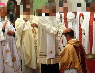 Un grupo de curas denunciado por pederastia continúa ejerciendo con el apoyo de la Iglesia