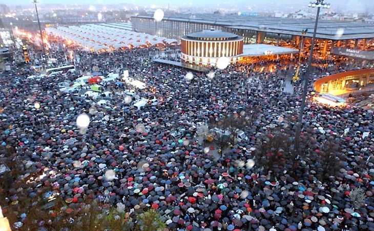 Las calles de España se llenaron de concentraciones en repulsa a los atentados