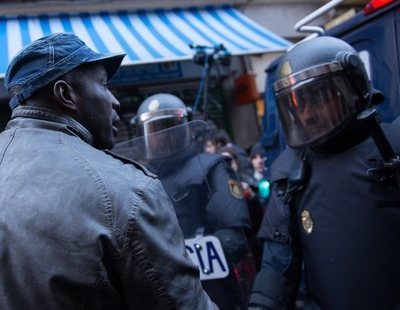 El senegalés agredido a porrazos por la Policía en Lavapiés tomará medidas legales