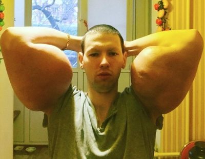 El Hulk ruso se rinde y pide "la muerte a Dios" por no soportar el dolor en sus brazos