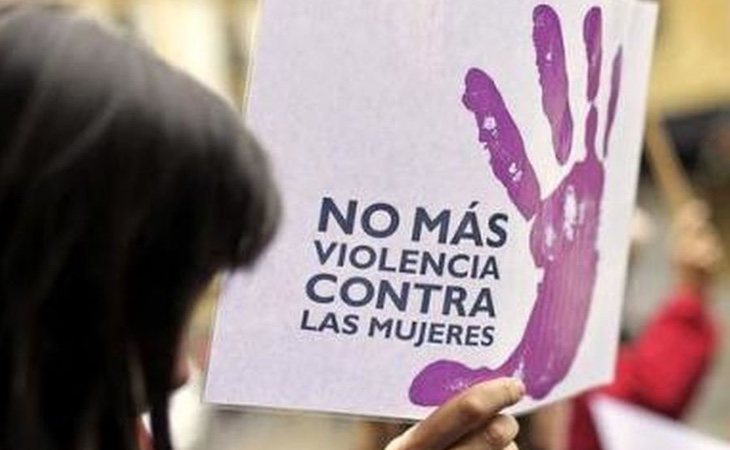 Cartel contra la violencia machista en una manifestación | Foto: EFE