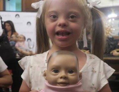 Presentan el primer muñeco con rasgos de síndrome de Down
