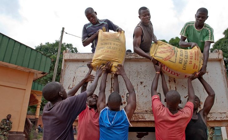 La destrucción de proyectos humanitarios permite debilitar a la población local