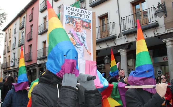 Procesión de la Diversa Cofradía de la Santísima Igualdad y el Divino Respeto celebrada en Valladolid 