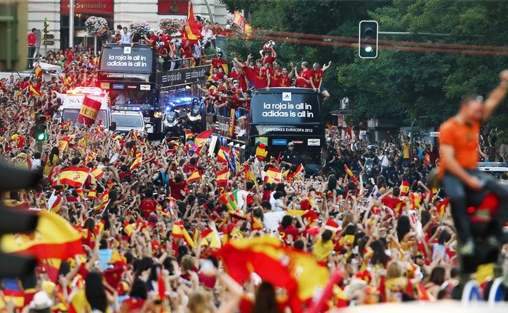 Miles de españoles celebraron la Eurocopa por las calles de Madrid