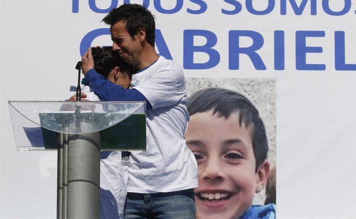 Los padres del pequeño Gabriel durando los días que se mantuvo desaparecido