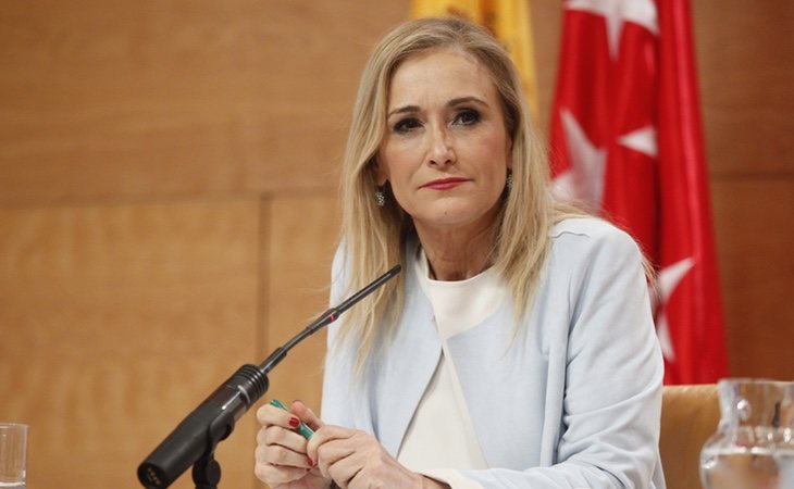 Las irregularidades del máster siguen pasando factura a la presidenta