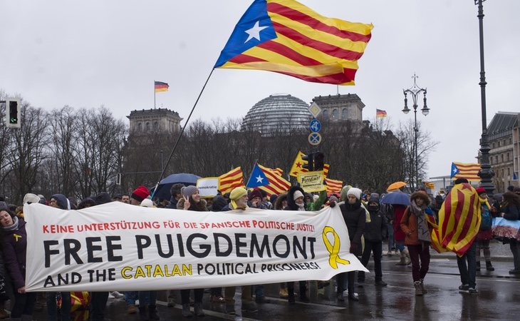 A pesar de las protestas, la Fiscalía se mantiene firme en su decisión de extraditar a Puigdemont