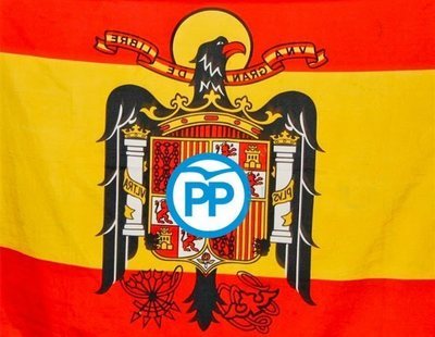 Un alcalde del PP colgó una bandera franquista en su Facebook durante la Semana Santa