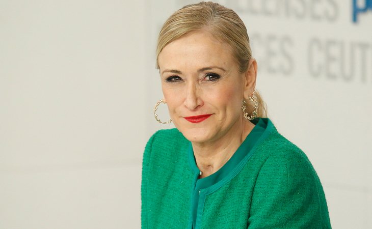 Cifuentes, en el centro de la polémica por su máster