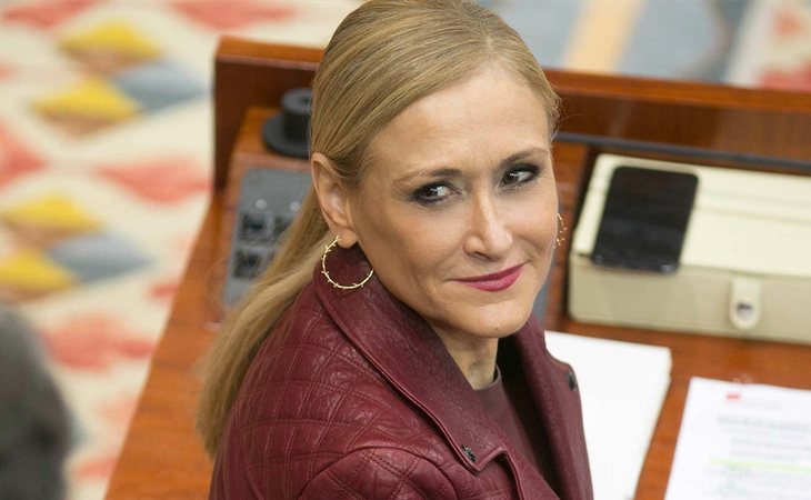 Cristina Cifuentes se aferra al cargo