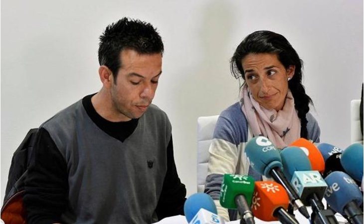 Rueda de prensa de Ángel y Patricia, padres de Gabriel Cruz, este sábado en el hotel Cala Grande de Las Negras