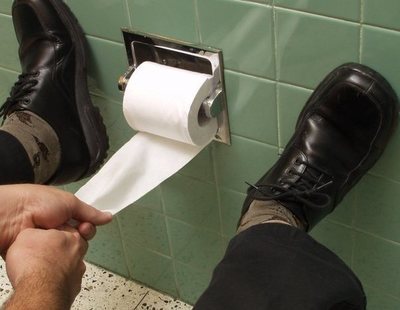 Usar papel higiénico puede provocar graves problemas de salud, según los expertos