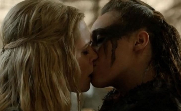 El apasionado beso de Clark y Lexa en 'The 100'