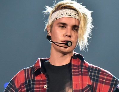 Nueva polémica de Justin Bieber: rompe el móvil de un fan que le pidió una foto