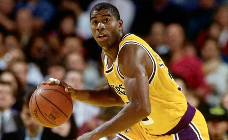 El jugador de baloncesto Magic Johnson también reconoció ser portado del VIH